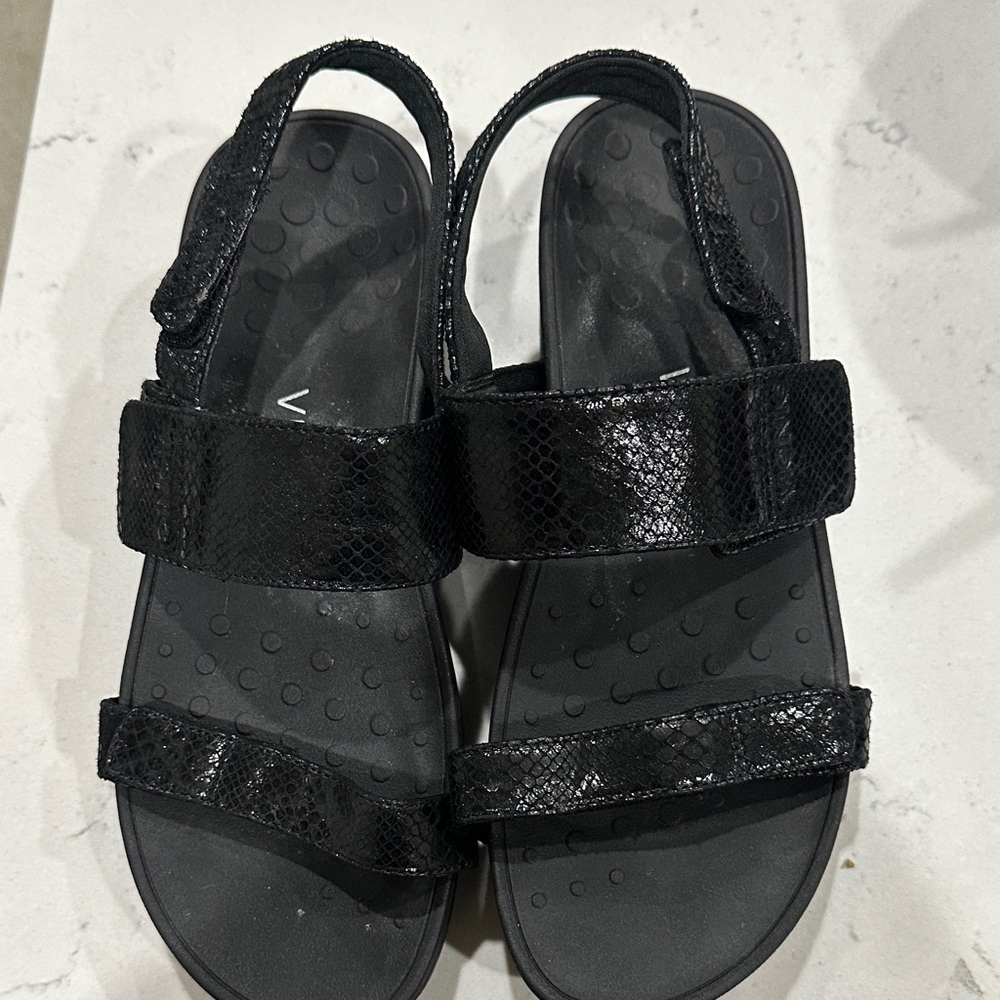 Vionic Black Textured Women's Sandals